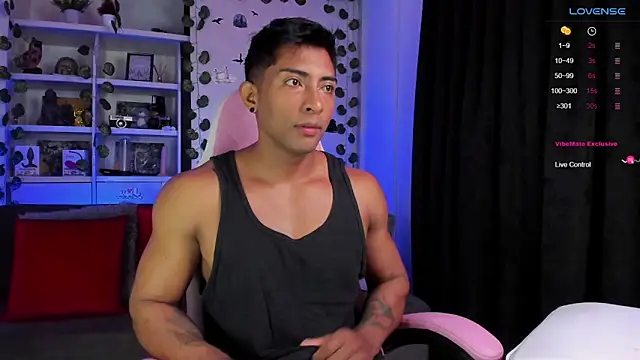 Snapshot of Couple_muscle1 chatting on 13, 1, 2025 Couple muscle1 online show from 13, 1, 2025