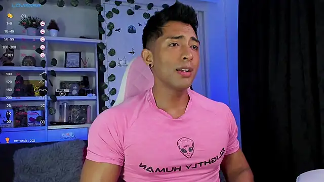 Snapshot of Couple_muscle1 chatting on 19, 1, 2025 Couple muscle1 online show from 19, 1, 2025