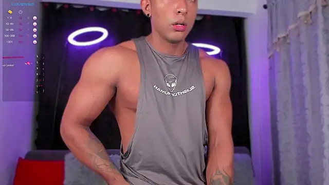 Snapshot of Couple_muscle1 chatting on 13, 2, 2025 Couple muscle1 online show from 13, 2, 2025