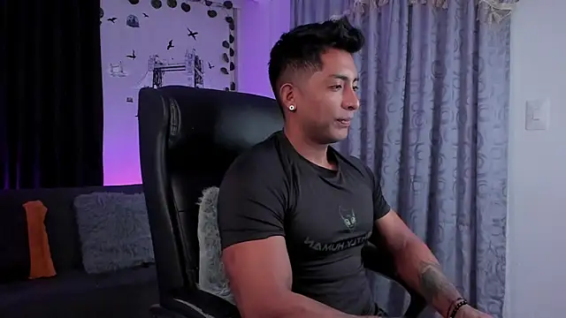 Snapshot of Couple_muscle1 chatting on 16, 3, 2025 Couple muscle1 online show from 16, 3, 2025