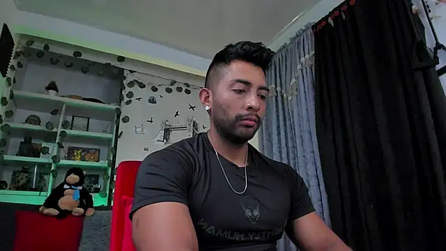 Snapshot of Couple_muscle1 chatting on 12, 9, 2025 Couple muscle1 online show from 12, 9, 2025