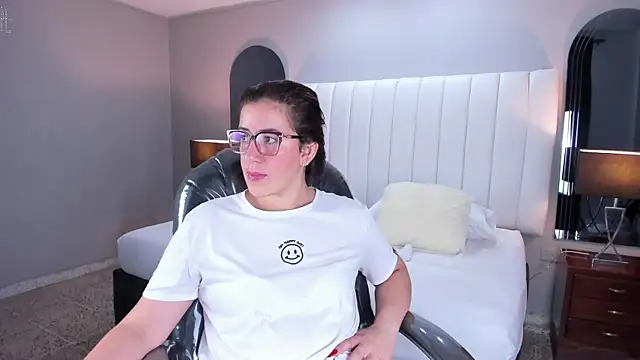 Snapshot of vanity_sex chatting on 28, 10, 2025 vanity sex online show from 28, 10, 2025