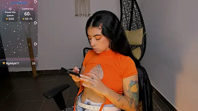 Snapshot of Nina-monroe chatting on 10, 12, 2024 Nina-monroe online show from 10, 12, 2024