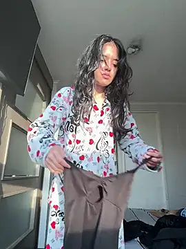 Snapshot of ViolettaSummer chatting on 5, 6, 2026 ViolettaSummer online show from 5, 6, 2026