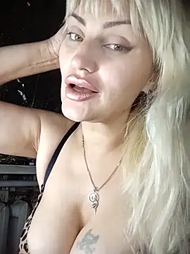 Snapshot of Freya_Milf chatting on 10, 10, 2025 Freya Milf online show from 10, 10, 2025