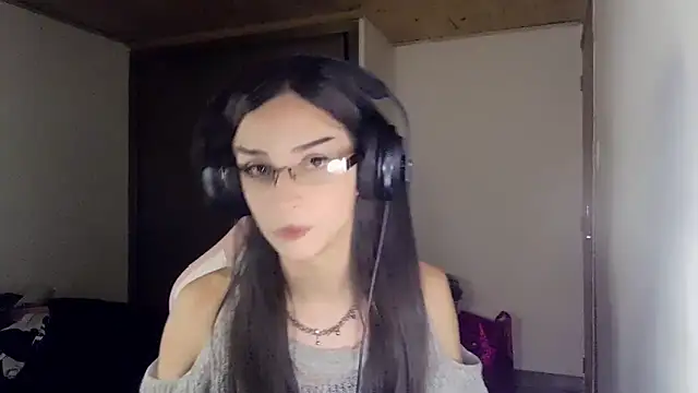 Dollbehavior  online show from 7, 4, 2026