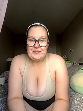 Misssmilf online show from 14, 9, 2025