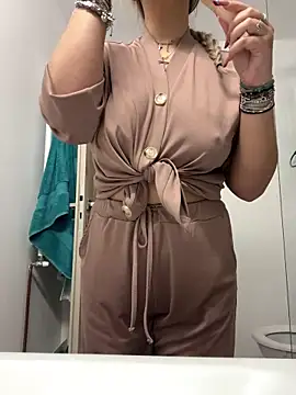 Snapshot of AllysonK chatting on 23, 12, 2025 AllysonK online show from 23, 12, 2025