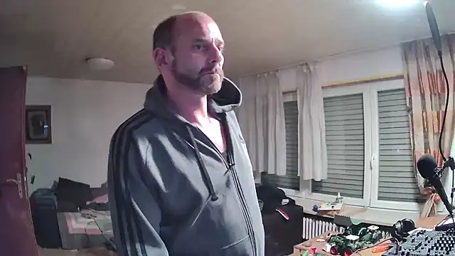 Snapshot of rosaeichel chatting on 15, 4, 2026 rosaeichel online show from 15, 4, 2026