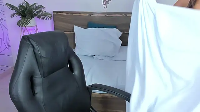 ivette bocelly online show from 2, 1, 2025