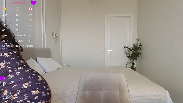 tenderlybaee online show from 13, 7, 2026