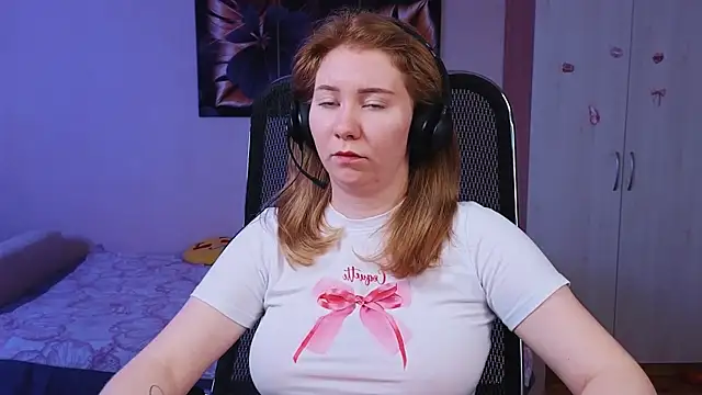 D0nna  online show from 18, 9, 2025