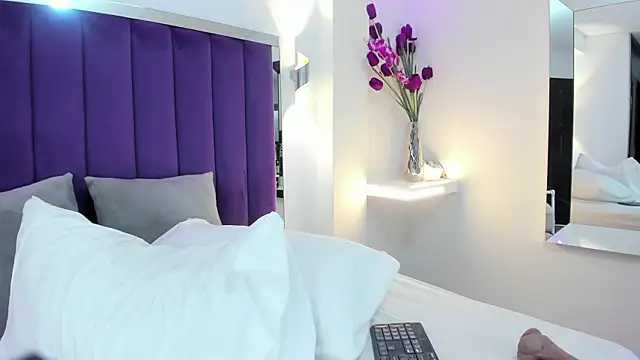 LindsyCater online show from 3, 12, 2024