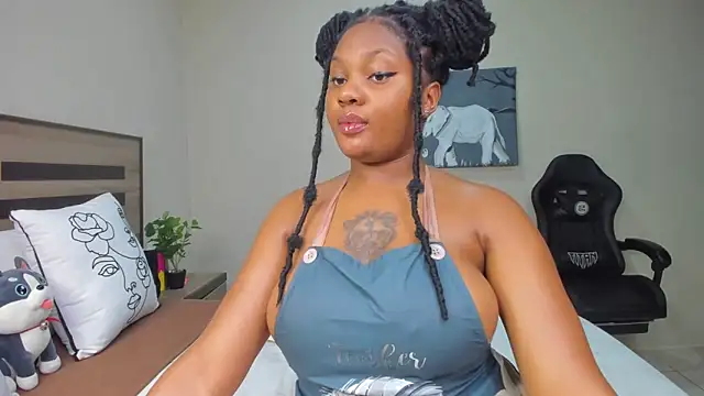 Snapshot of Renee-18 chatting on 6, 4, 2026 Renee-18 online show from 6, 4, 2026
