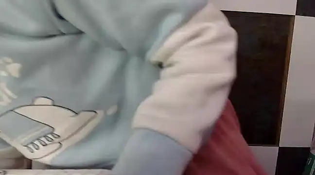 Snapshot of momo_lov chatting on 4, 12, 2024 momo lov online show from 4, 12, 2024