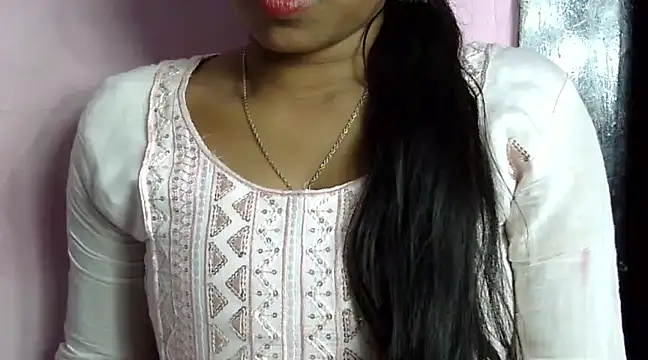 Snapshot of momo_lov chatting on 8, 12, 2024 momo lov online show from 8, 12, 2024