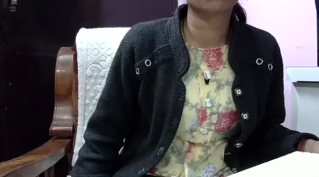 Snapshot of momo_lov chatting on 13, 12, 2024 momo lov online show from 13, 12, 2024