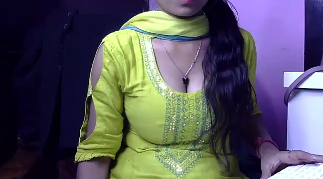 Snapshot of momo_lov chatting on 14, 12, 2024 momo lov online show from 14, 12, 2024