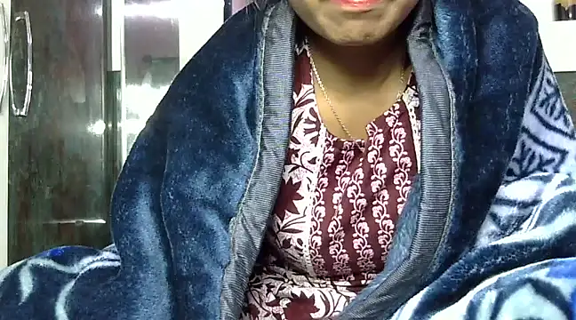 Snapshot of momo_lov chatting on 15, 12, 2024 momo lov online show from 15, 12, 2024