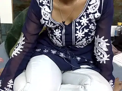 Snapshot of momo_lov chatting on 21, 12, 2024 momo lov online show from 21, 12, 2024