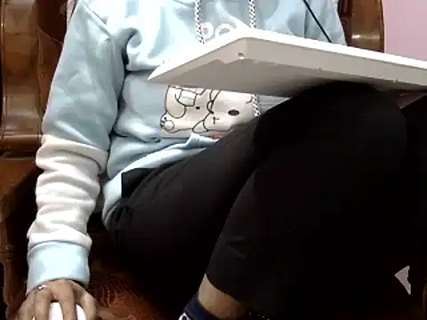 Snapshot of momo_lov chatting on 23, 12, 2024 momo lov online show from 23, 12, 2024