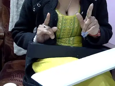 Snapshot of momo_lov chatting on 24, 12, 2024 momo lov online show from 24, 12, 2024