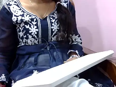 Snapshot of momo_lov chatting on 28, 12, 2024 momo lov online show from 28, 12, 2024