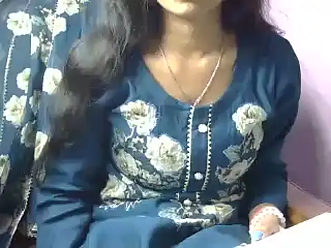 Snapshot of momo_lov chatting on 6, 1, 2025 momo lov online show from 6, 1, 2025