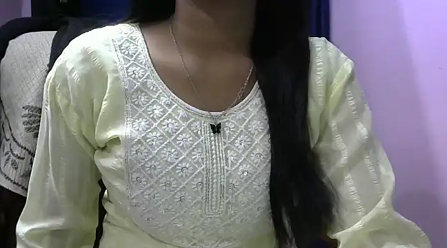 Snapshot of momo_lov chatting on 8, 2, 2025 momo lov online show from 8, 2, 2025