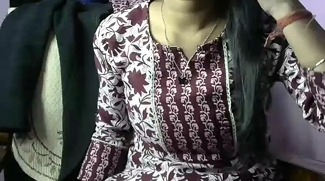 Snapshot of momo_lov chatting on 10, 2, 2025 momo lov online show from 10, 2, 2025