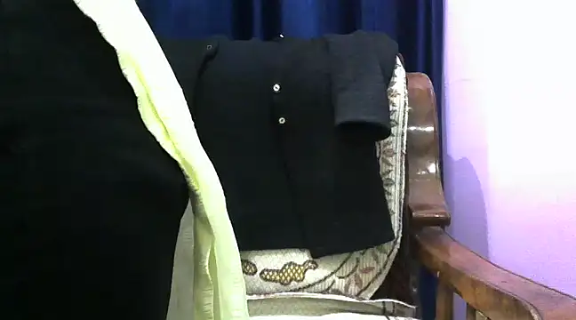Snapshot of momo_lov chatting on 12, 2, 2025 momo lov online show from 12, 2, 2025