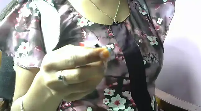 Snapshot of momo_lov chatting on 13, 2, 2025 momo lov online show from 13, 2, 2025