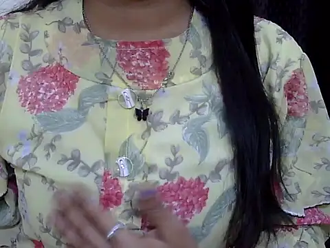 Snapshot of momo_lov chatting on 8, 3, 2025 momo lov online show from 8, 3, 2025