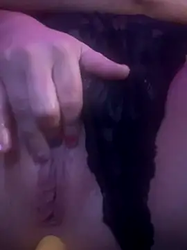 Snapshot of GinAnnTonic chatting on 3, 10, 2025 GinAnnTonic online show from 3, 10, 2025