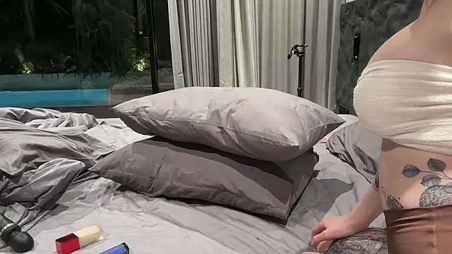 Golden Aline online show from 19, 12, 2025