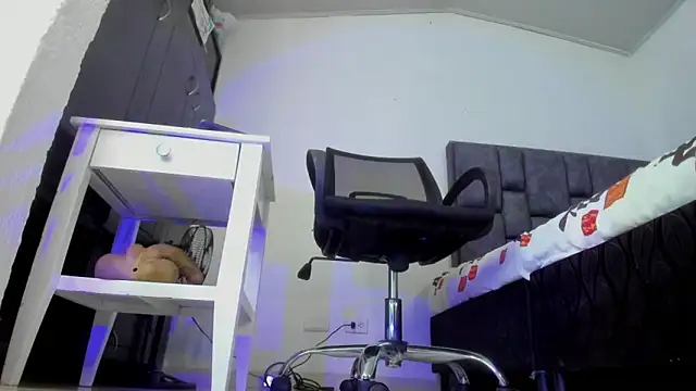 Sarah Mistress  online show from 25, 3, 2026