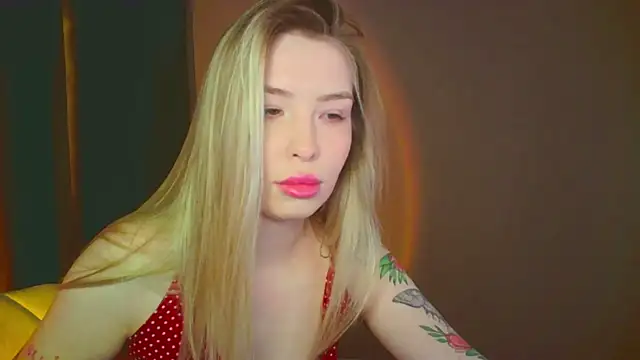 Snapshot of mia_raspberrie chatting on 3, 12, 2024 mia raspberrie online show from 3, 12, 2024