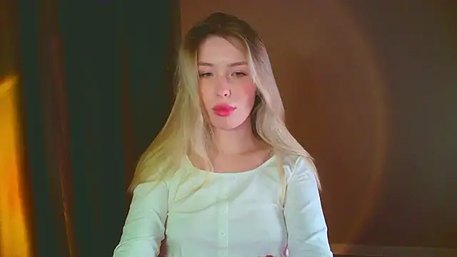 Snapshot of mia_raspberrie chatting on 14, 12, 2024 mia raspberrie online show from 14, 12, 2024