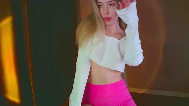 Snapshot of mia_raspberrie chatting on 14, 12, 2024 mia raspberrie online show from 14, 12, 2024