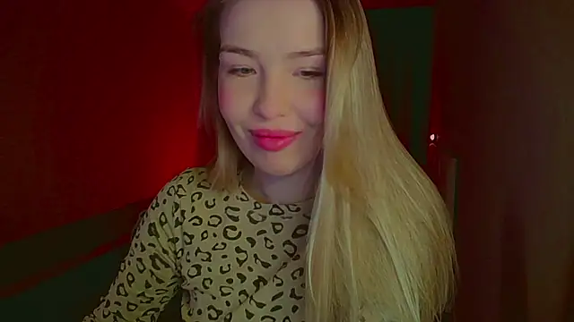 Snapshot of mia_raspberrie chatting on 17, 3, 2025 mia raspberrie online show from 17, 3, 2025