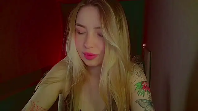 Snapshot of mia_raspberrie chatting on 22, 3, 2025 mia raspberrie online show from 22, 3, 2025