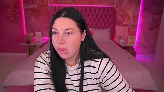 Snapshot of ArianaDarkk chatting on 18, 10, 2025 ArianaDarkk online show from 18, 10, 2025