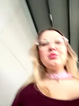 Teya moon  online show from 8, 1, 2026