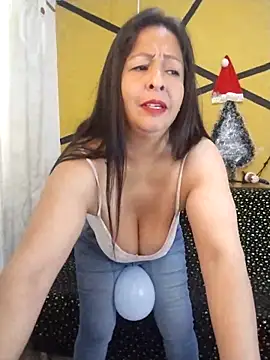 Snapshot of Catalina_JH chatting on 11, 12, 2024 Catalina JH online show from 11, 12, 2024