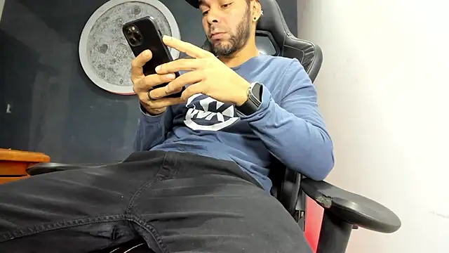 Snapshot of Bryan_Bronx chatting on 8, 3, 2025 Bryan Bronx online show from 8, 3, 2025