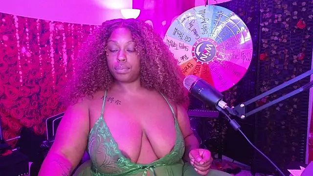 Snapshot of cheriserozequeen chatting on 7, 6, 2026 cheriserozequeen online show from 7, 6, 2026