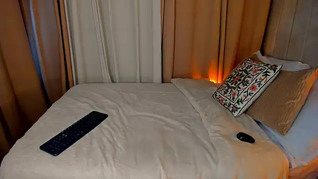 Snapshot of SofiMeza chatting on 4, 2, 2025 SofiMeza online show from 4, 2, 2025