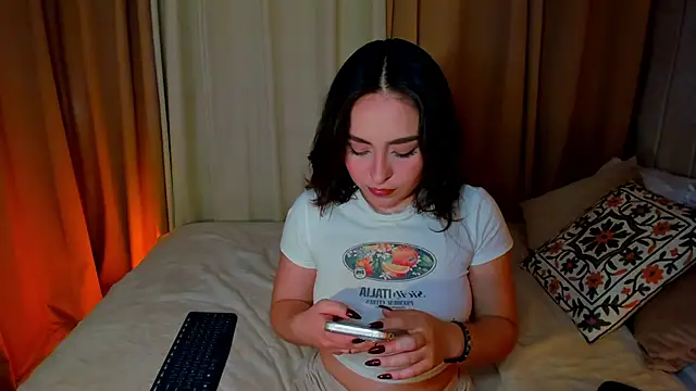 Snapshot of SofiMeza chatting on 21, 2, 2025 SofiMeza online show from 21, 2, 2025