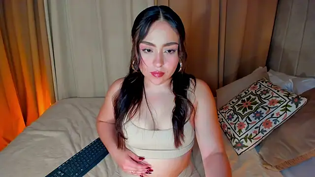Snapshot of SofiMeza chatting on 22, 2, 2025 SofiMeza online show from 22, 2, 2025