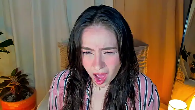 Snapshot of SofiMeza chatting on 11, 3, 2025 SofiMeza online show from 11, 3, 2025